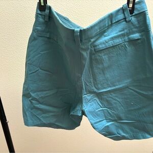 Men’s Lulu shorts sz 34. Great condition, never been worn.